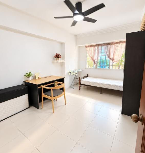 324 SEMBAWANG CLOSE image 1 of 8