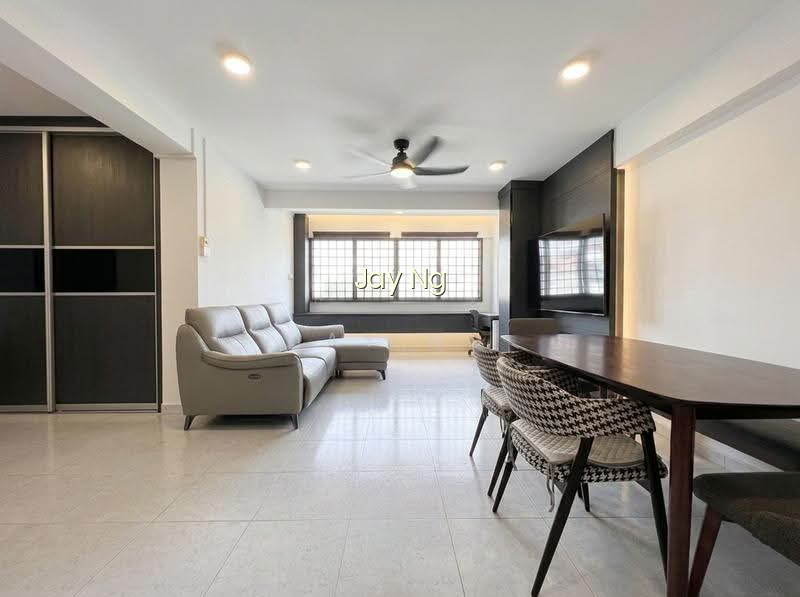 658 Woodlands Ring Road