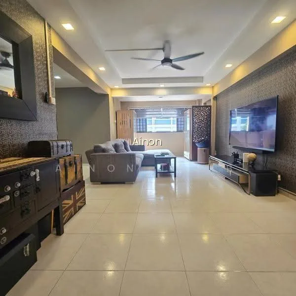 748 Woodlands Circle image 1 of 10