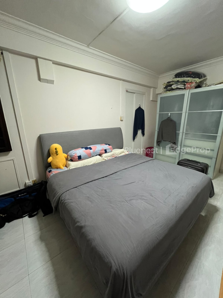 472 SEMBAWANG DRIVE image 1 of 9
