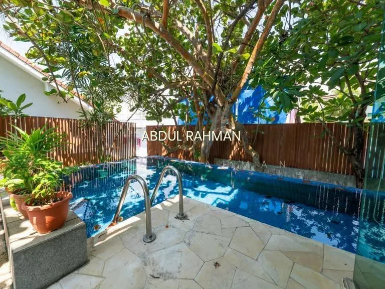 Elevated 2.5STY Siglap Bungalow 6771SQFT Huge Land image 1 of 5