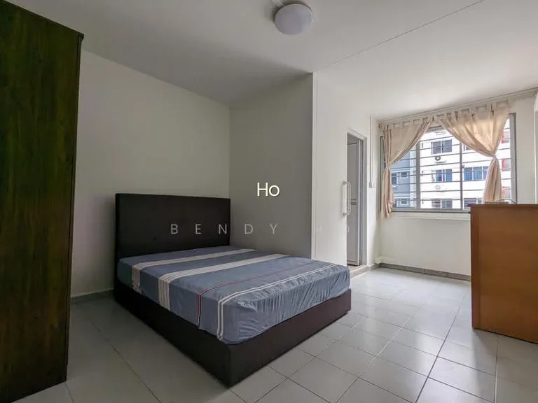 874 Tampines Street 84 image 1 of 10
