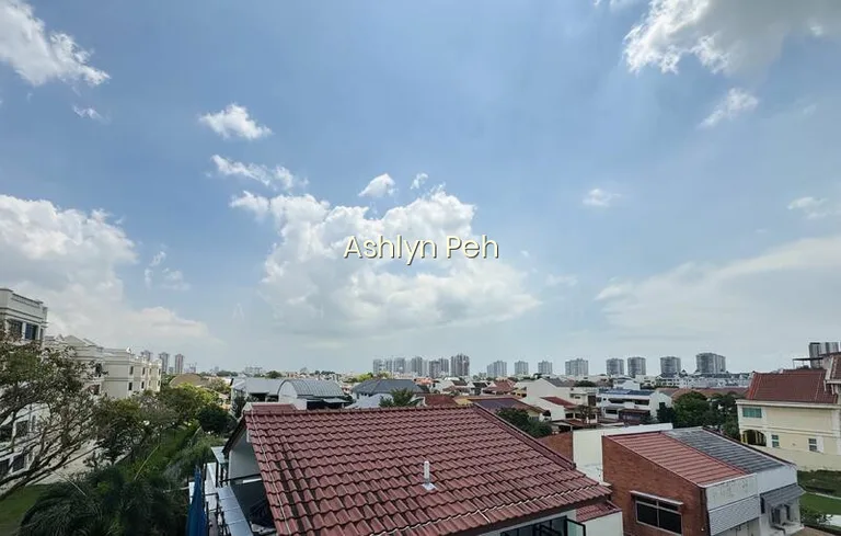 Siglap Corner-Terrace Cluster House! Renovated House With Lift, View. Freehold! image 1 of 10