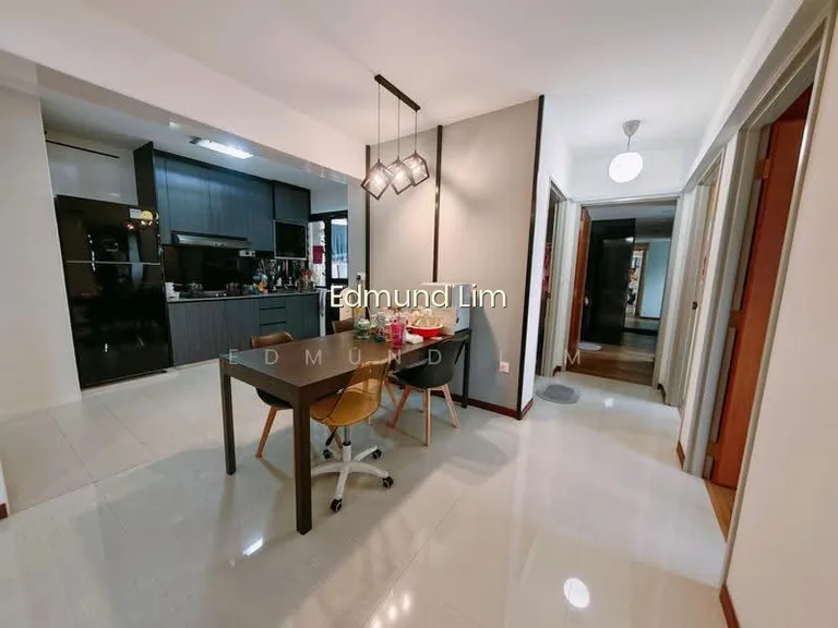 131B Canberra Crescent image 1 of 5