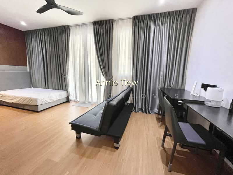 KOVAN MRT SPACIOUS MASTER BEDROOM WITH BALCONY! image 1 of 5