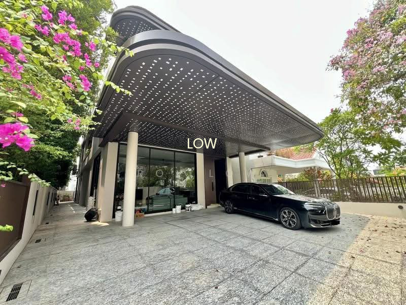 Gorgeous and Spacious 3 Storey Semi-D With Wide Frontage for Sale