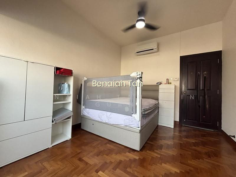 ENSUITE ROOM WITH ENCLOSED STUDY AREA AND WALK IN WARDROBE image 1 of 7