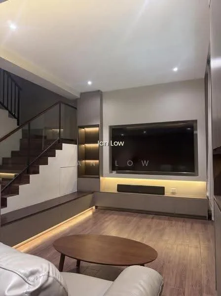 Unbeatable D15 Value | Fully Renovated 4-Bedder at Low $3M Near Siglap Mrt! image 1 of 10