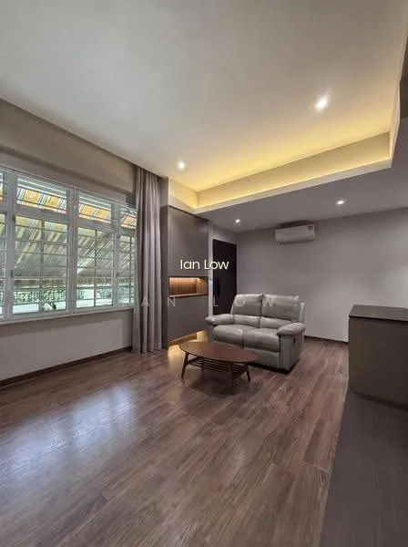 Super Cheap D15 Fully Renovated 4-Bedder at Low $3M Near Siglap Mrt! image 1 of 10