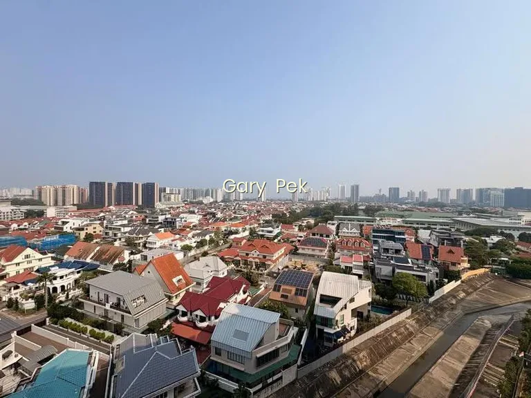 Grand Dunman image 1 of 10