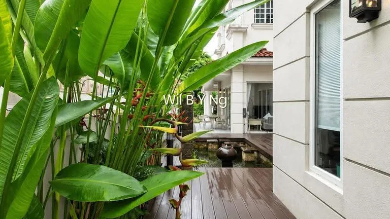 Detached With Wide Frontage of 13M Within Exclusive Bungalow Zoning 1KM to Mgs image 1 of 10