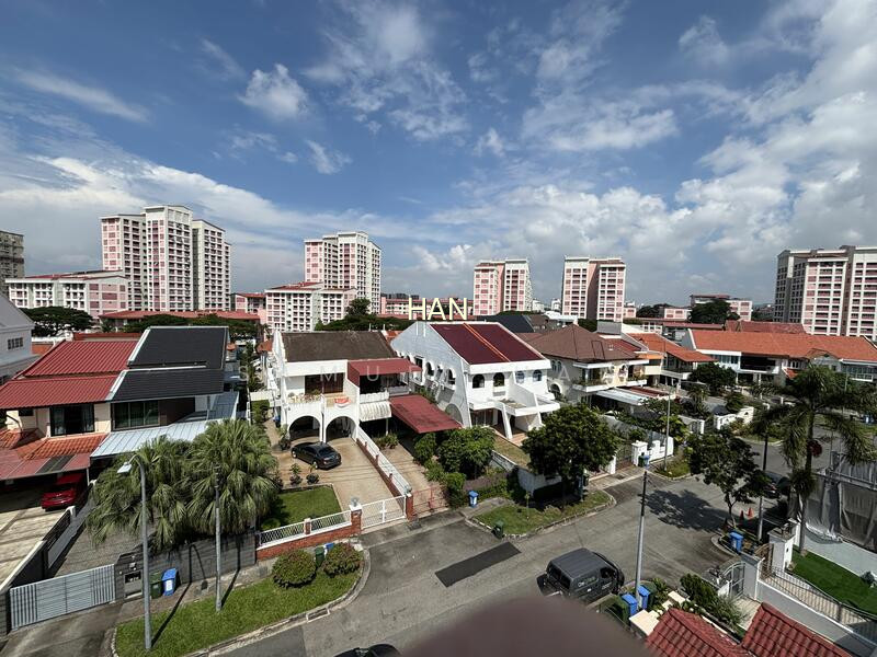 For Sale – Rare 3.5-Storey Inter Terrace With Attic & Home Lift at Lengkong Dua image 1 of 10