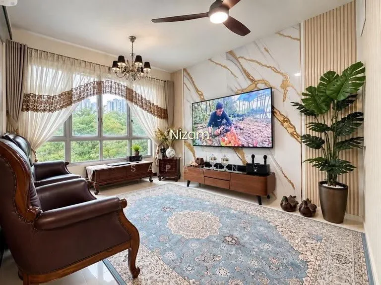 573A Woodlands Glen image 1 of 10