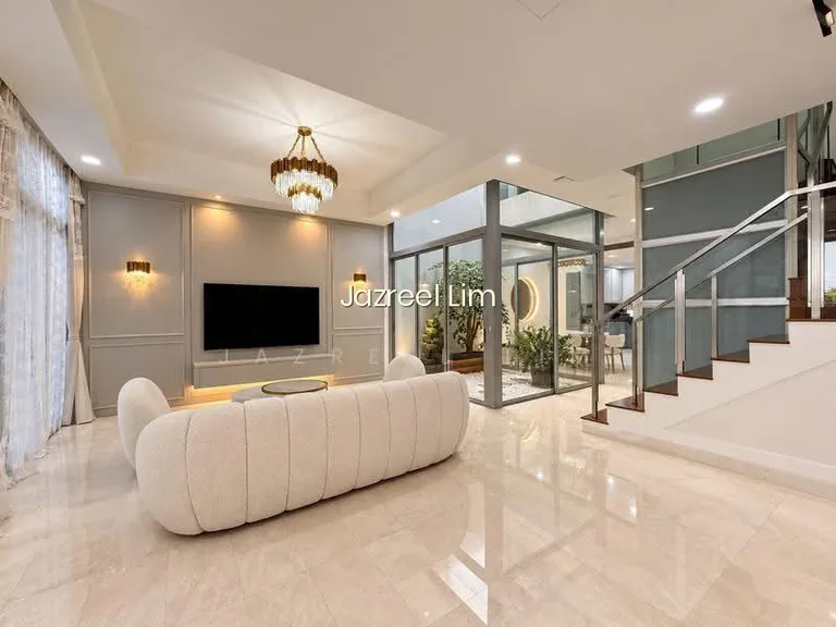 Serangoon Gardens 3.5-Storey Terrace With Lift image 1 of 10