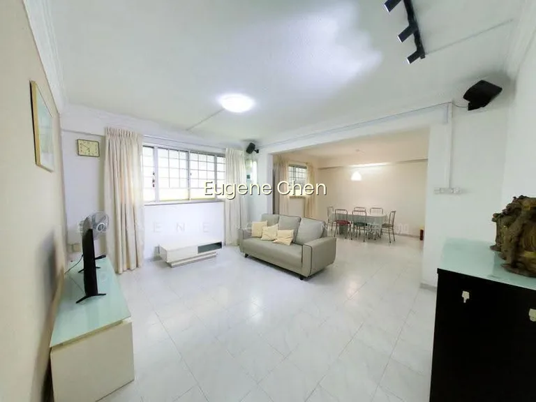 886 Tampines Street 83 image 1 of 10
