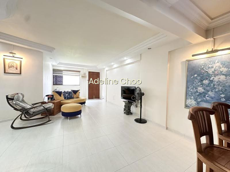 328 Hougang Avenue 5 image 1 of 9
