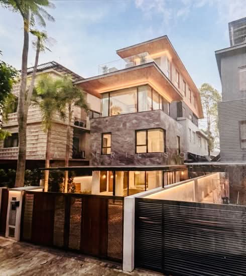 Riviera Drive image 1 of 8