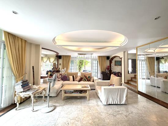 Freehold Classy Bungalow in Upper Bukit Timah on Elevated land image 1 of 8