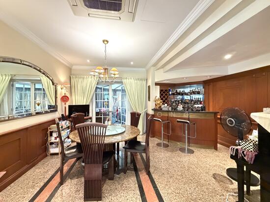 Freehold Classy Bungalow in Upper Bukit Timah on Elevated land photo 2