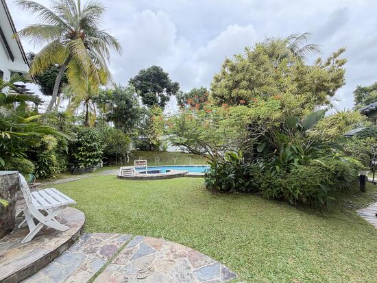 Freehold Classy Bungalow in Upper Bukit Timah on Elevated land photo 3