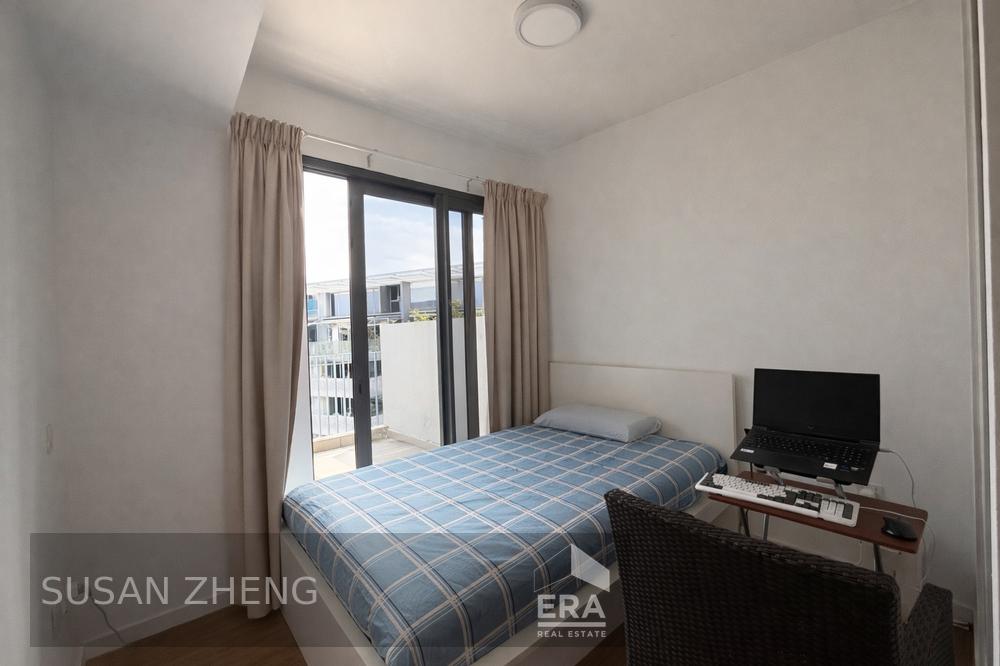 THE LAKEFRONT RESIDENCES photo 4