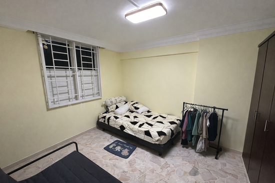 4 HOLLAND CLOSE photo 6