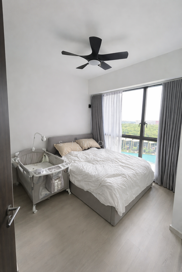 RIVERFRONT RESIDENCES photo 2