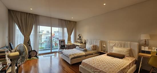 ⚡Wondr Homes ⚡Almost New Freehold Inter Terrace | Opera Estate District 15 3.5 Storeys with Lift image 1 of 10