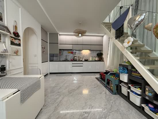 SLOANE RESIDENCES photo 2