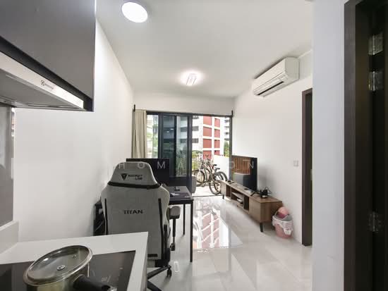 RIVERFRONT RESIDENCES photo 4