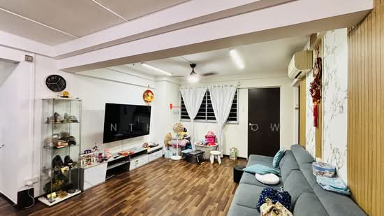 304 WOODLANDS STREET 31 image 1 of 6