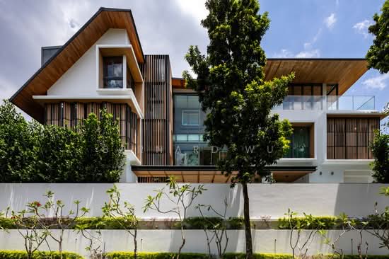Exclusive and Hilltop Near Botanic Garden Almost Brand New Bungalow with Panoramic Views image 1 of 10