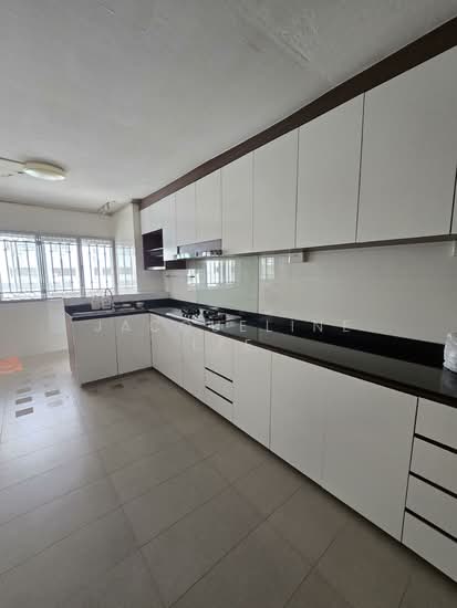 209 ANG MO KIO AVENUE 3 image 1 of 4