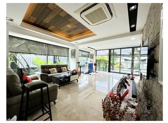 Rare Freehold Detached House in Kembangan Estate image 1 of 8