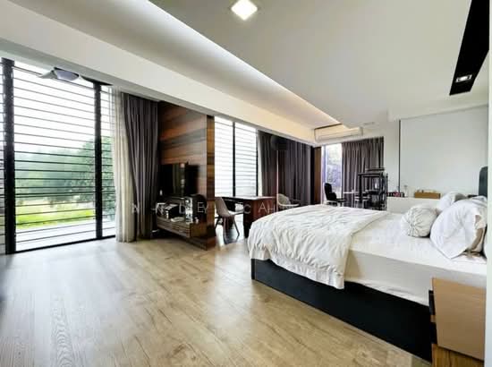 Rare Freehold Detached House in Kembangan Estate photo 2