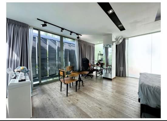 Rare Freehold Detached House in Kembangan Estate photo 5