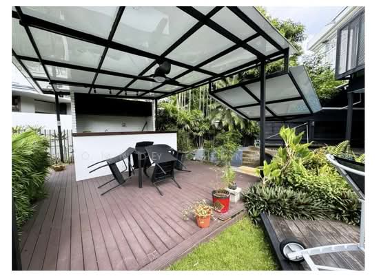 Rare Freehold Detached House in Kembangan Estate photo 6