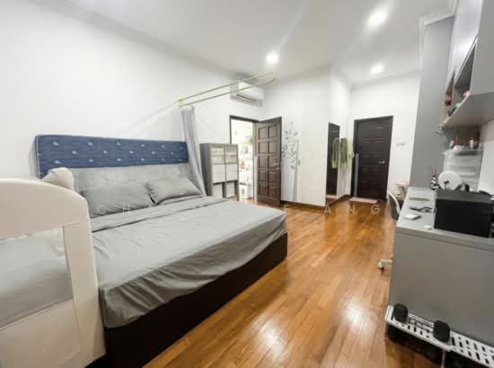 D23 RARE BEAUTIFULLY RENOVATED TERRACE HOUSE FOR SALE! SERIOUS SELLER photo 3