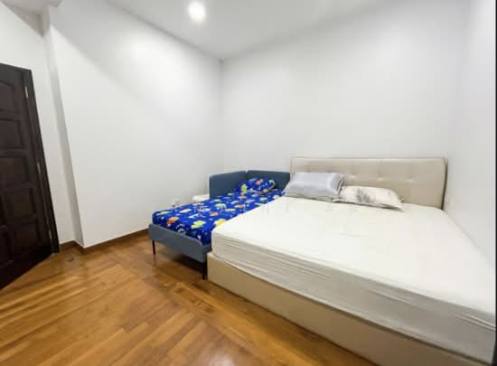 D23 RARE BEAUTIFULLY RENOVATED TERRACE HOUSE FOR SALE! SERIOUS SELLER photo 5