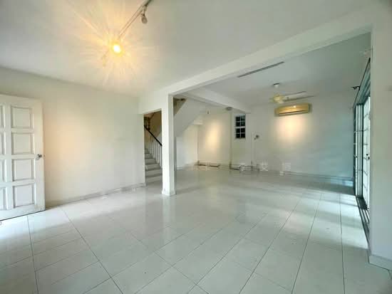 Freehold Detached House at Quiet Luxury Enclave with Rebuild Opportunity photo 2
