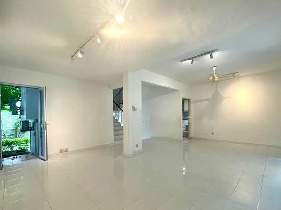 Freehold Detached House at Quiet Luxury Enclave with Rebuild Opportunity photo 4