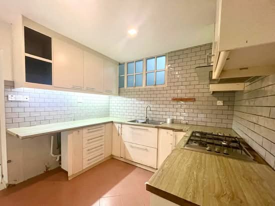 Freehold Detached House at Quiet Luxury Enclave with Rebuild Opportunity photo 5