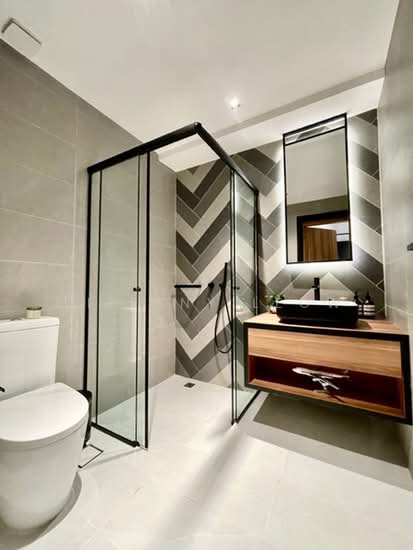 ***NEWLY RENOVATED 2 STY TERR NEAR MRT! photo 3
