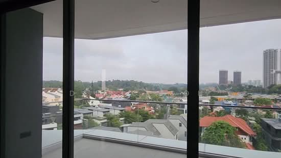 PEAK RESIDENCE photo 2