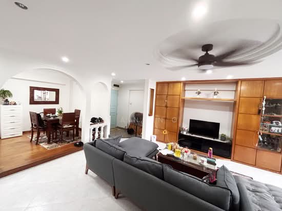 556 WOODLANDS DRIVE 53 image 1 of 7
