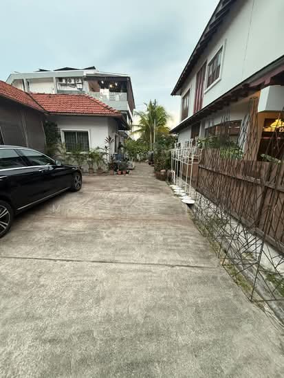 Classic 2 Storey Bungalow for Rebuild, A&A or Renovation photo 5