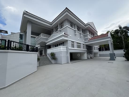 Wimborne Road Bungalow | 2-Storey + Basement | Mountbatten Estate image 1 of 10