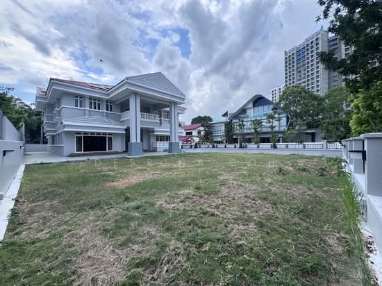Wimborne Road Bungalow | 2-Storey + Basement | Mountbatten Estate photo 2