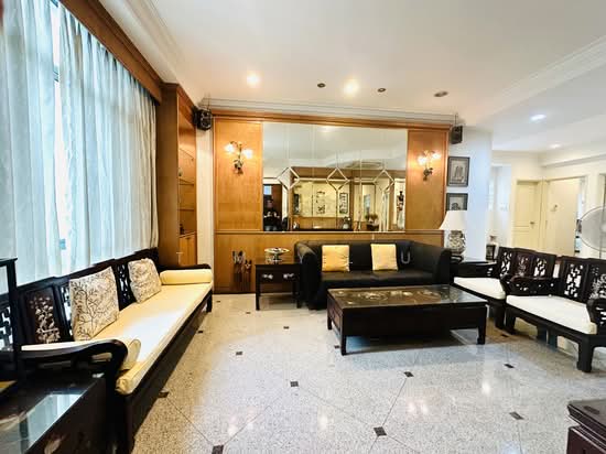 GOLD COAST CONDOMINIUM photo 4