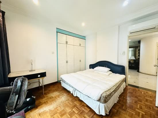 GOLD COAST CONDOMINIUM photo 6
